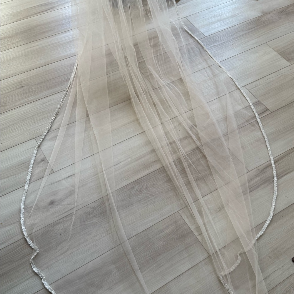 Elegant Cream Hair Veil with Silver Accents - Picture 3 of 11